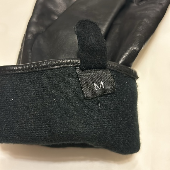 Michael Kors Women’s Black Leather Gloves Size Med-EUC - Picture 4 of 4